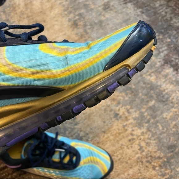 Nike Air Max Deluxe Heritage Sneakers - Picture 13 of 16